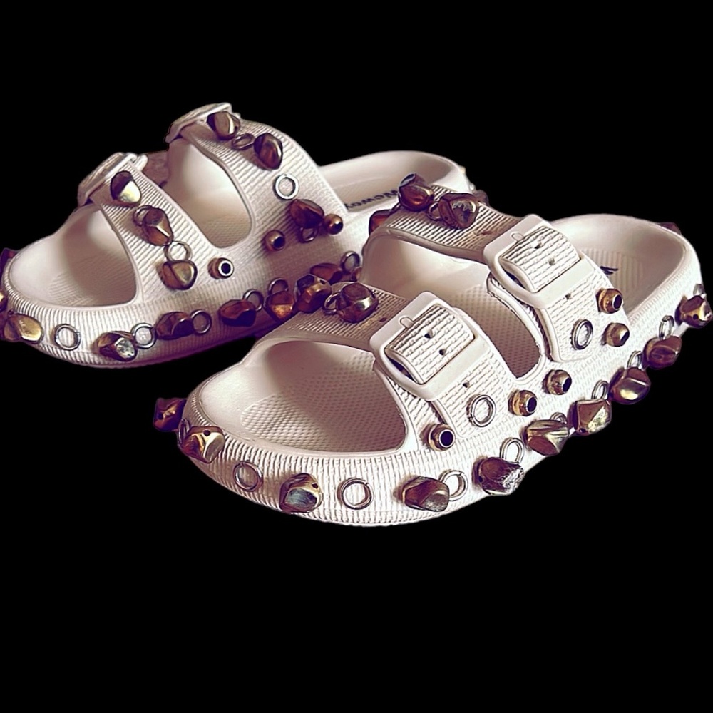 Custom “Moon Rock” Comfty Sandals - Picture 3 of 12